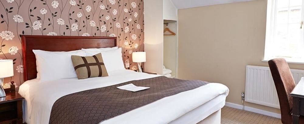 The Bear Hotel By Greene King Inns Hungerford Bagian luar foto