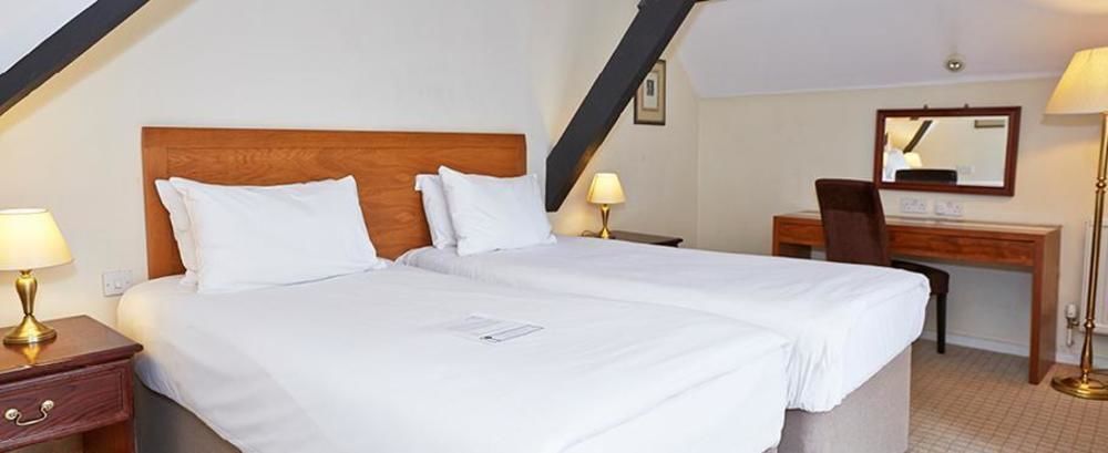 The Bear Hotel By Greene King Inns Hungerford Bagian luar foto
