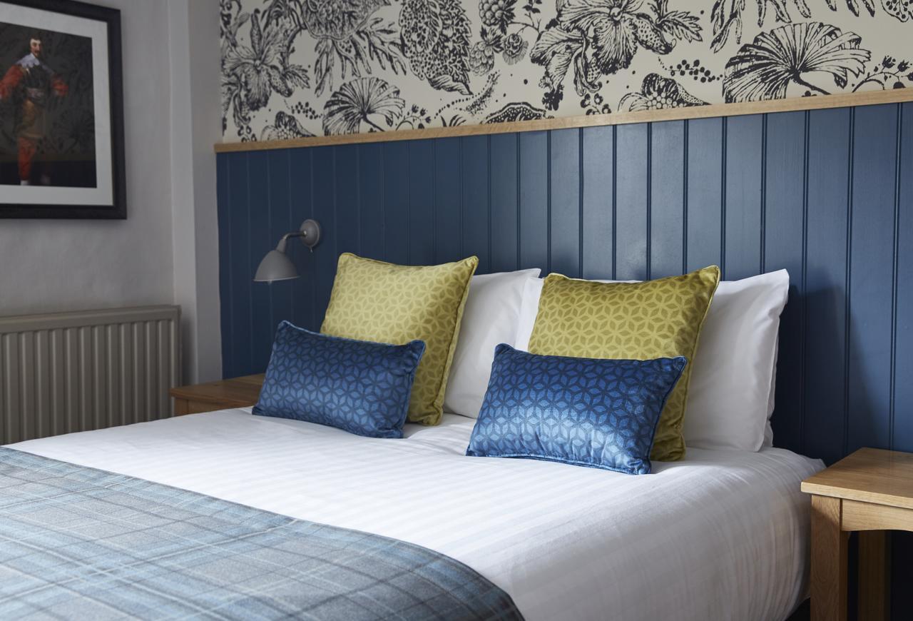 The Bear Hotel By Greene King Inns Hungerford Bagian luar foto