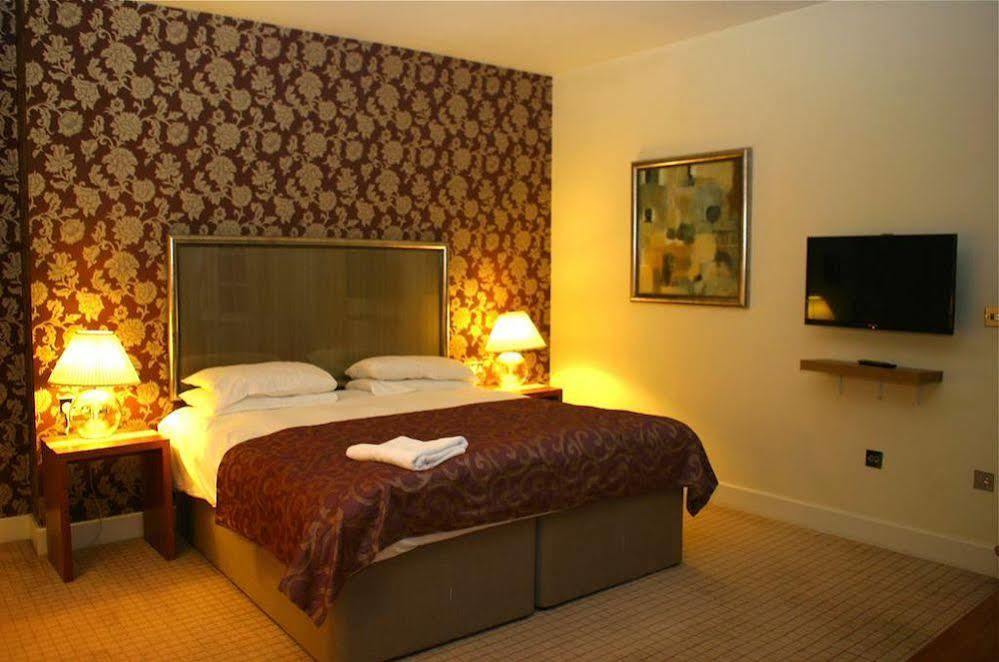 The Bear Hotel By Greene King Inns Hungerford Bagian luar foto