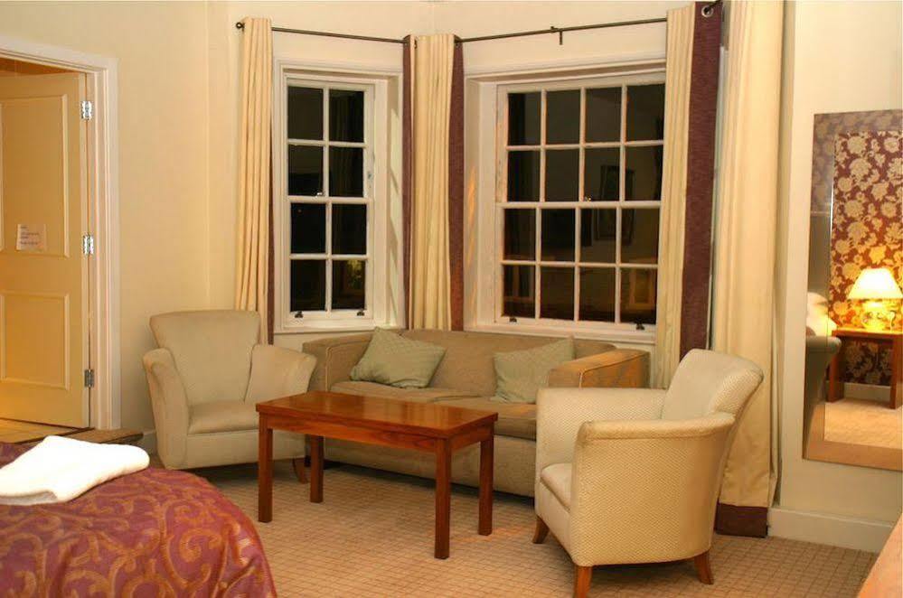 The Bear Hotel By Greene King Inns Hungerford Bagian luar foto