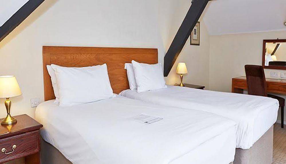 The Bear Hotel By Greene King Inns Hungerford Bagian luar foto